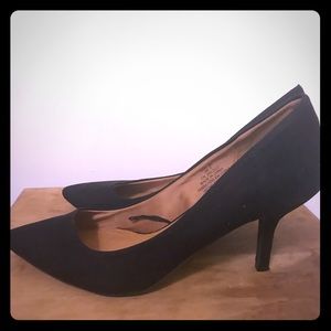 Black pumps pointy heels US 7